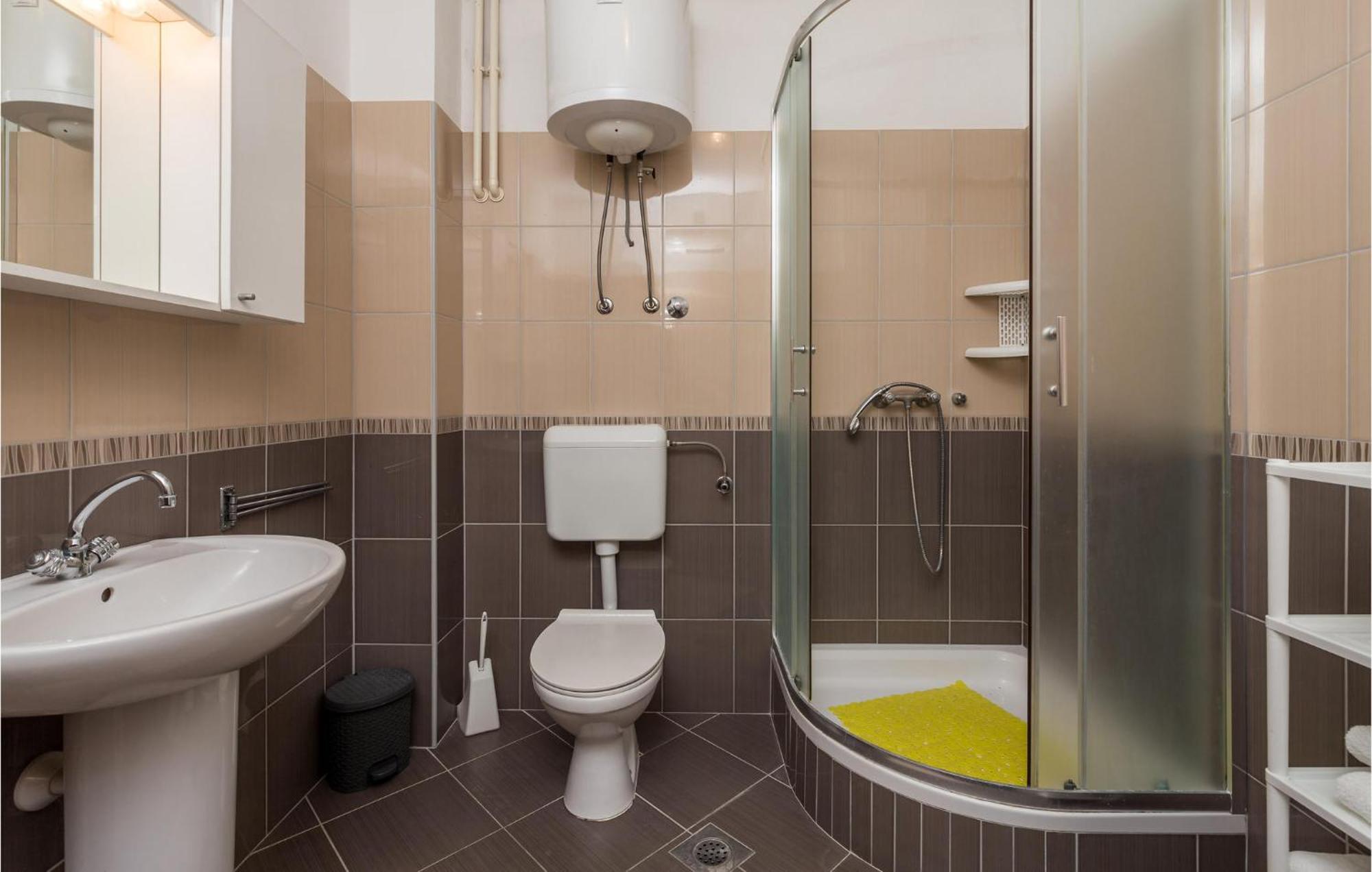 2 Bedroom Awesome Apartment In Pag 帕格 外观 照片