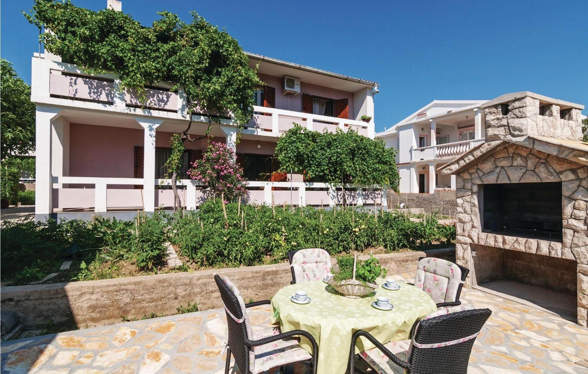 2 Bedroom Awesome Apartment In Pag 帕格 外观 照片